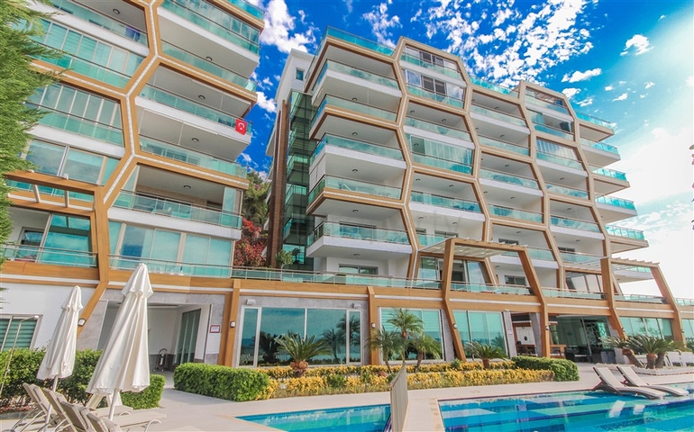 Трехкомнатная квартира с видом на море