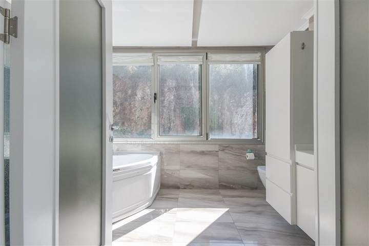 Трехкомнатная квартира с видом на море