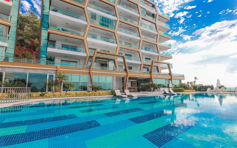 Трехкомнатная квартира с видом на море