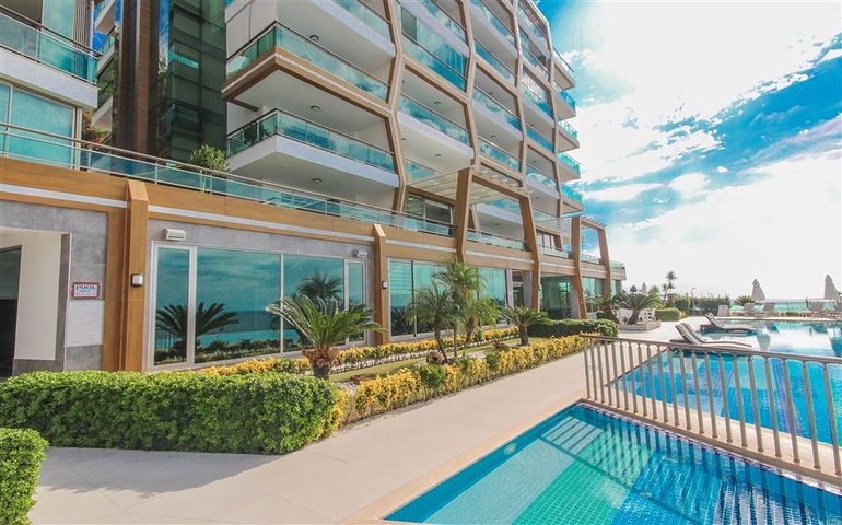 Трехкомнатная квартира с видом на море