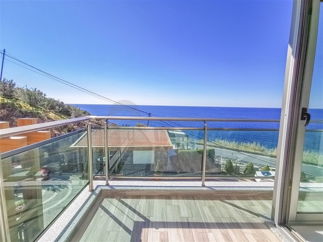 Трехкомнатная квартира с видом на море