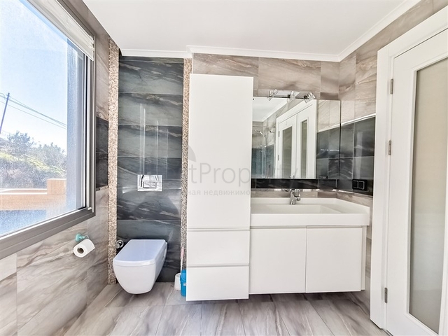 Трехкомнатная квартира с видом на море