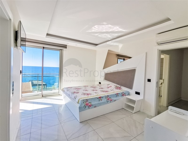 Трехкомнатная квартира с видом на море