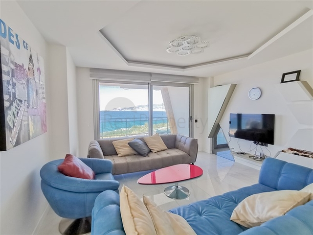 Трехкомнатная квартира с видом на море