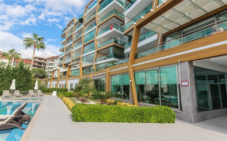 Трехкомнатная квартира с видом на море