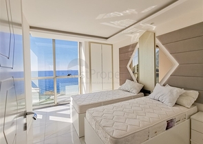 Трехкомнатная квартира с видом на море