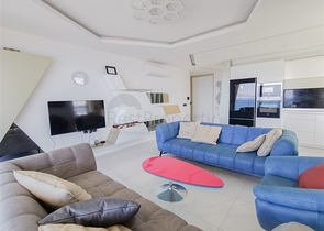 Трехкомнатная квартира с видом на море