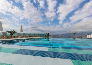 Трехкомнатная квартира с видом на море