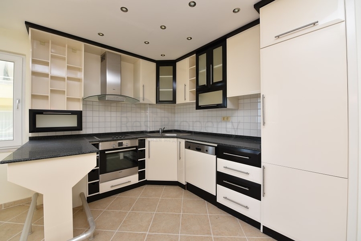 Трехкомнатная квартира в районе Махмутлар