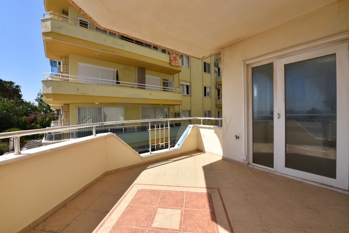 Трехкомнатная квартира в районе Махмутлар