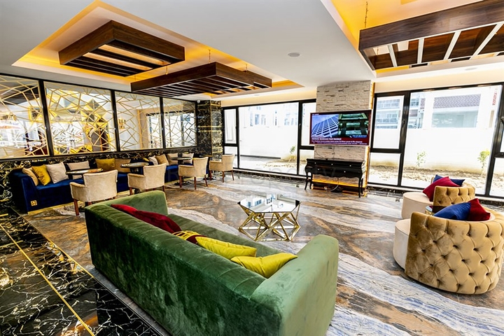 Двухкомнатная квартира с мебелью