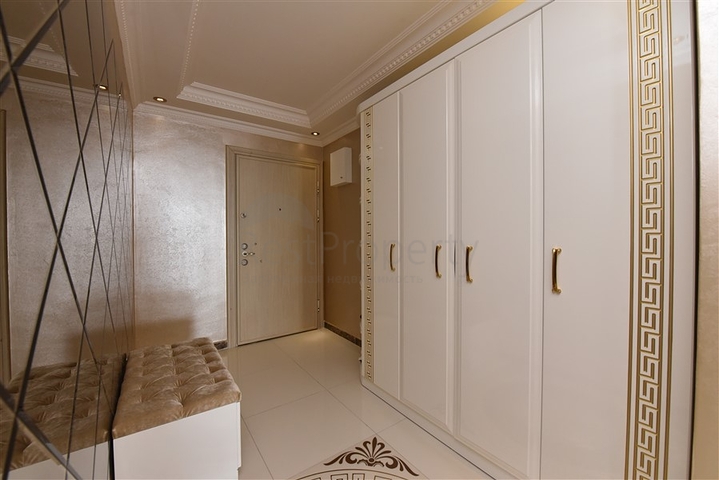 Трехкомнатная квартира с двумя спальнями на аренду