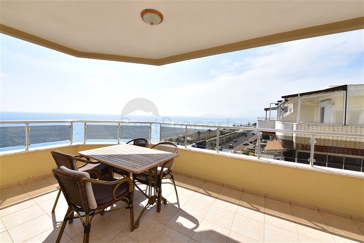 Трехкомнатная квартира с двумя спальнями на аренду