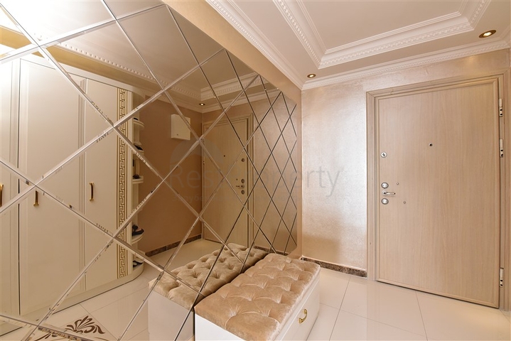 Трехкомнатная квартира с двумя спальнями на аренду