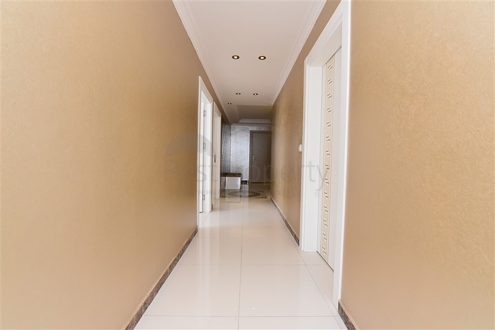 Трехкомнатная квартира с двумя спальнями на аренду