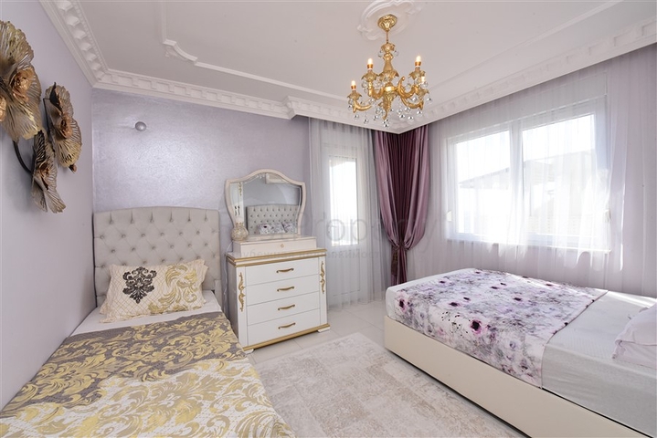 Трехкомнатная квартира с двумя спальнями на аренду