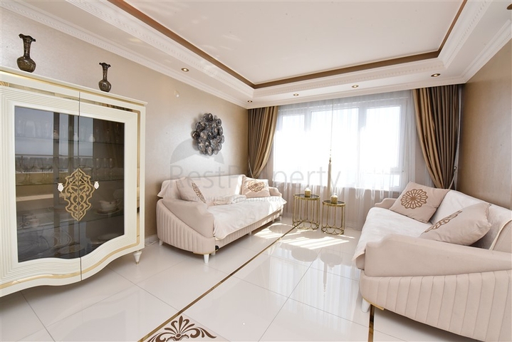 Трехкомнатная квартира с двумя спальнями на аренду