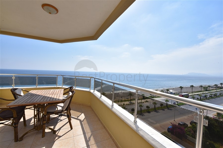 Трехкомнатная квартира с двумя спальнями на аренду