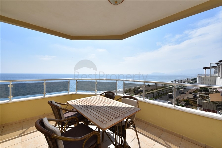 Трехкомнатная квартира с двумя спальнями на аренду