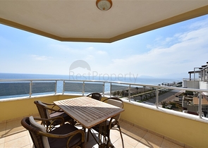 Трехкомнатная квартира с двумя спальнями на аренду