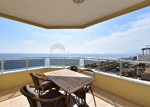 Трехкомнатная квартира с двумя спальнями на аренду