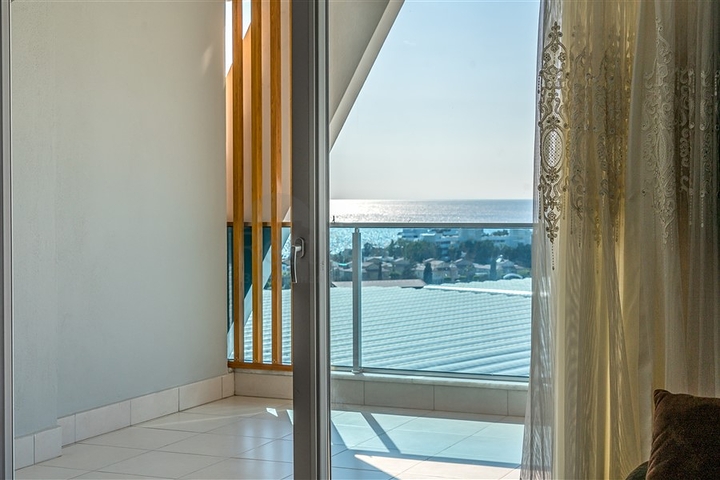 Меблированный пентхаус планировки 4+1