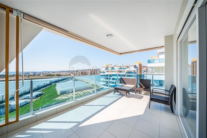 Меблированный пентхаус планировки 4+1