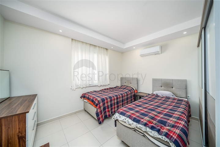 Меблированный пентхаус планировки 4+1