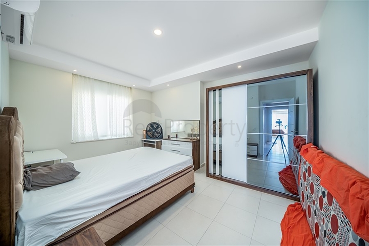 Меблированный пентхаус планировки 4+1