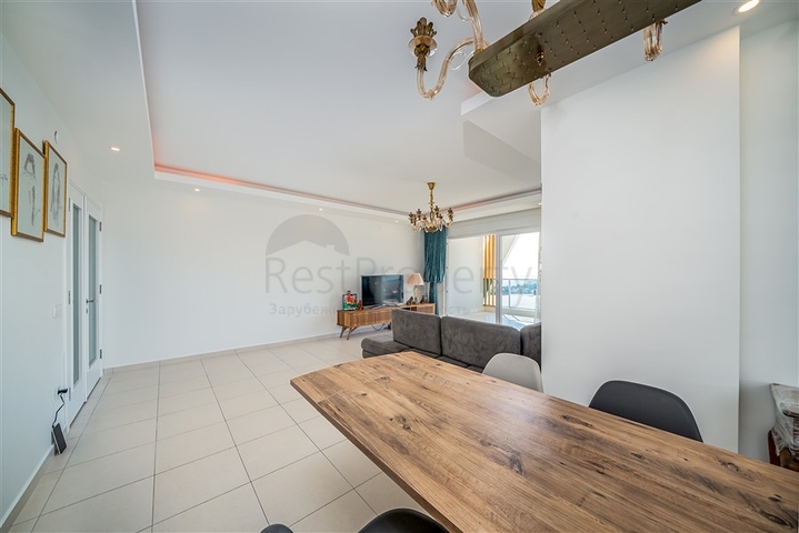 Меблированный пентхаус планировки 4+1