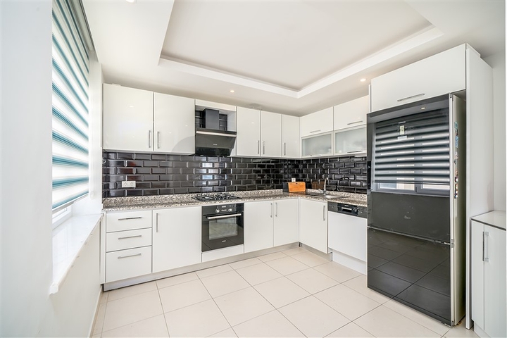 Меблированный пентхаус планировки 4+1