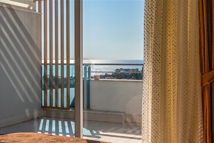 Меблированный пентхаус планировки 4+1