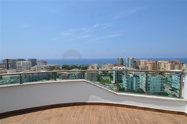 Трехкомнатный пентхаус в районе Махмутлар