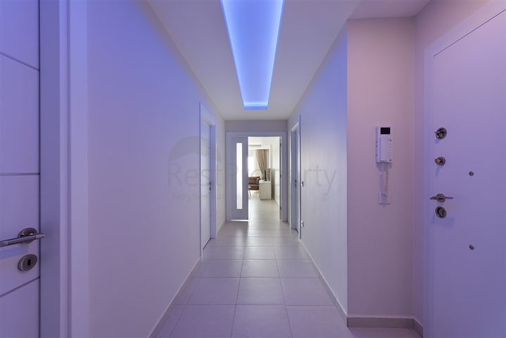 Трехкомнатная квартира с мебелью