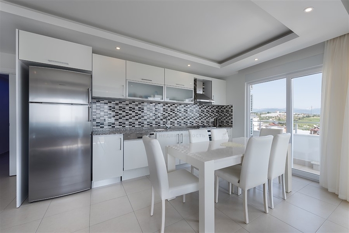 Трехкомнатная квартира с мебелью