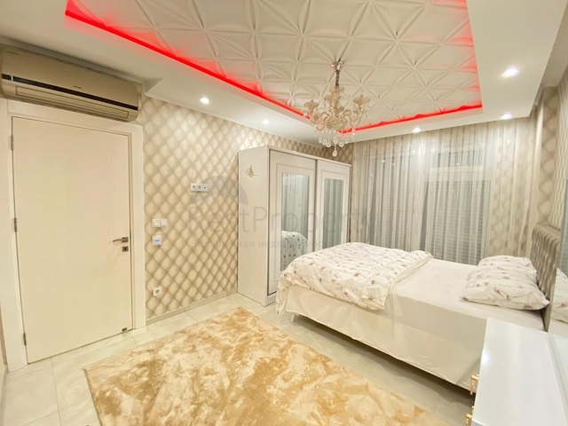 Трехкомнатная квартира с мебелью