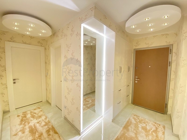 Трехкомнатная квартира с мебелью