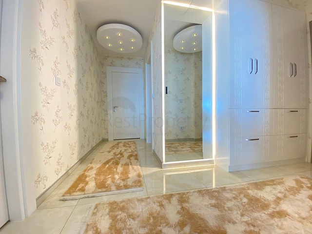 Трехкомнатная квартира с мебелью