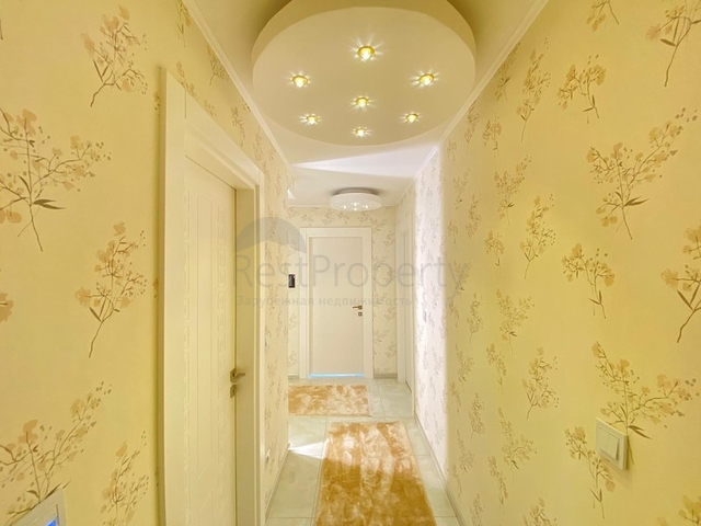 Трехкомнатная квартира с мебелью