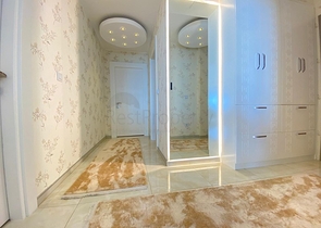 Трехкомнатная квартира с мебелью