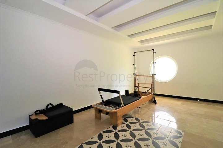 Трехкомнатный пентхаус с мебелью 