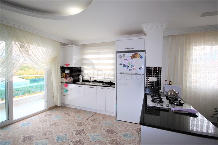 Трехкомнатный пентхаус с мебелью 