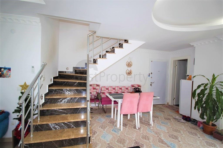 Трехкомнатный пентхаус с мебелью 