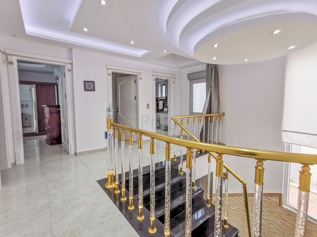 Меблированная вилла планировки 4+1