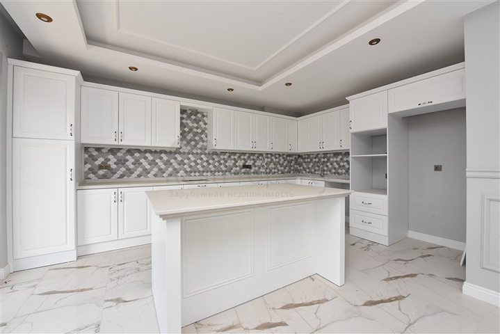 Пентхаус планировки 5+1 в районе Оба