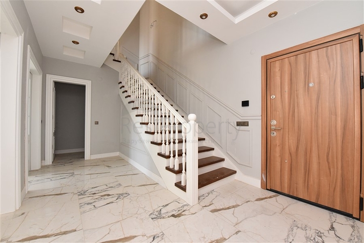 Пентхаус планировки 5+1 в районе Оба