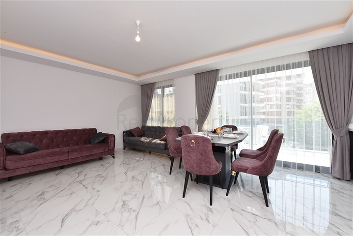 Трехкомнатная квартира на аренду 