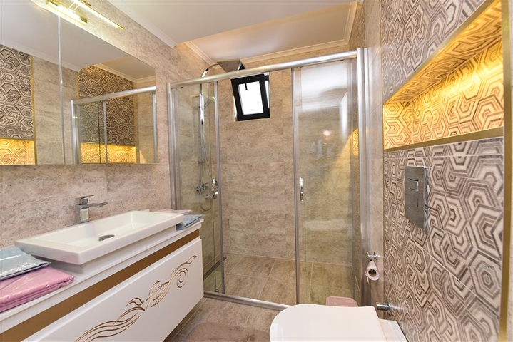 Трехкомнатная квартира на аренду 