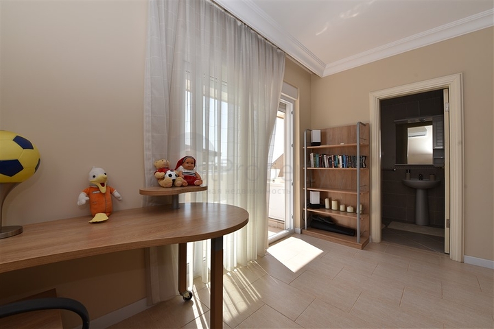 Меблированный пентхаус с видом на море  