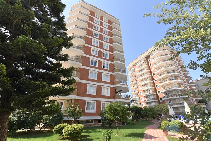 Меблированный пентхаус с видом на море  